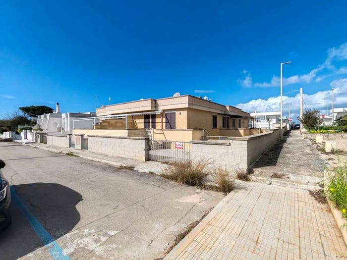 Casa quadrilocale in vendita in Via De Coubertin, Marina San Gregorio, Patù