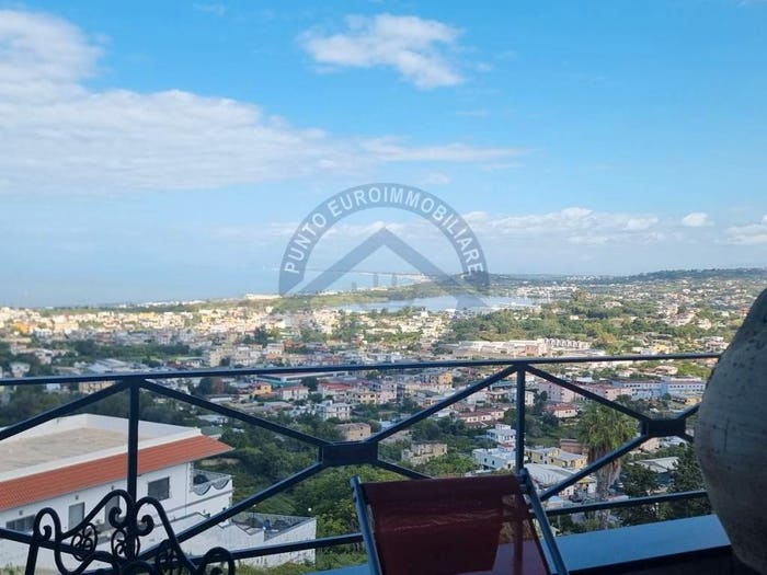 Casa con 6 locali in vendita in Via Pietro Colletta, Monte di Procida