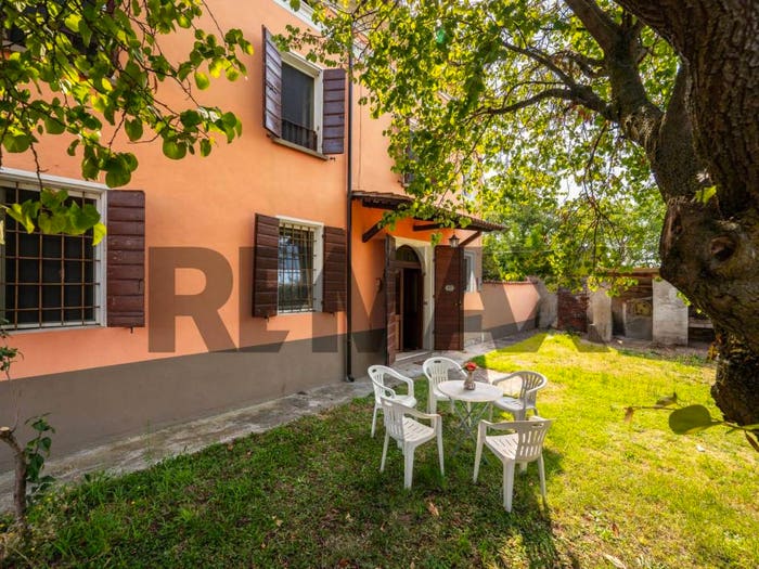 Casa quadrilocale in vendita in Via Padre Kolbe, Centro, Commessaggio