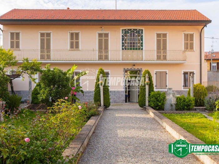 Casa con 6 locali in vendita in Via Monte Nero, Sacconago, Busto Arsizio