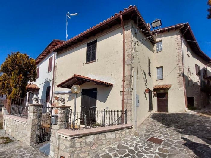 Appartamento con 5 locali in vendita in Via del Bivio N snc, Preci