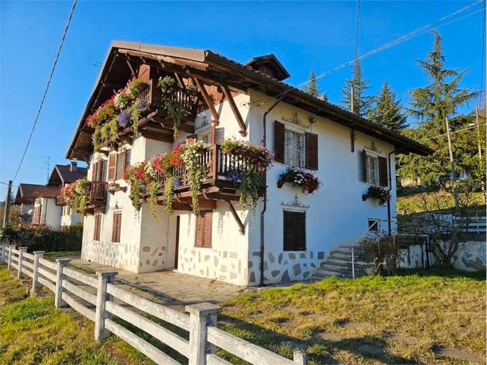 Casa con 6 locali in vendita in Via Nurisio, Centro, Priero