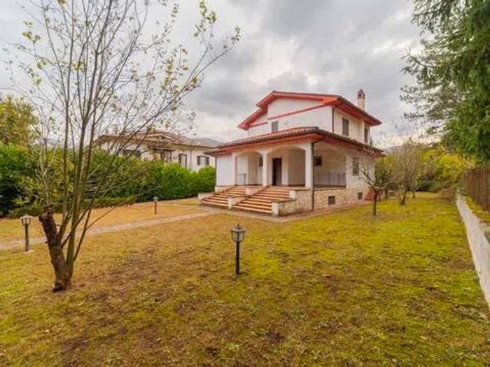 Casa con 6 locali in vendita in Via Valle Foresta Castellana, Centro, Rocca di Botte