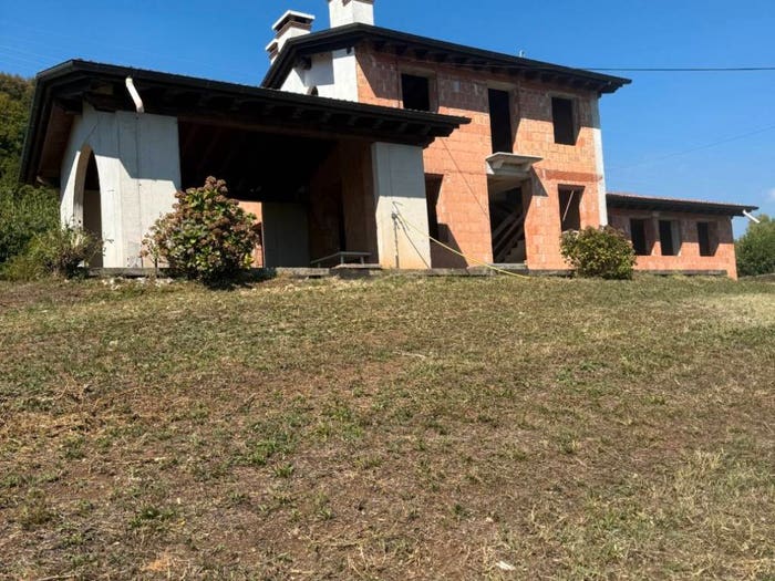 Casa con 6 locali in vendita in Via Angiò, Chiampo