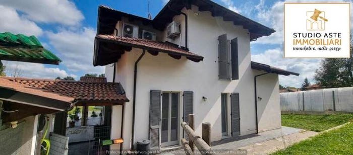 Casa con 6 locali in vendita in Strada Castelletto, Centro, Bra