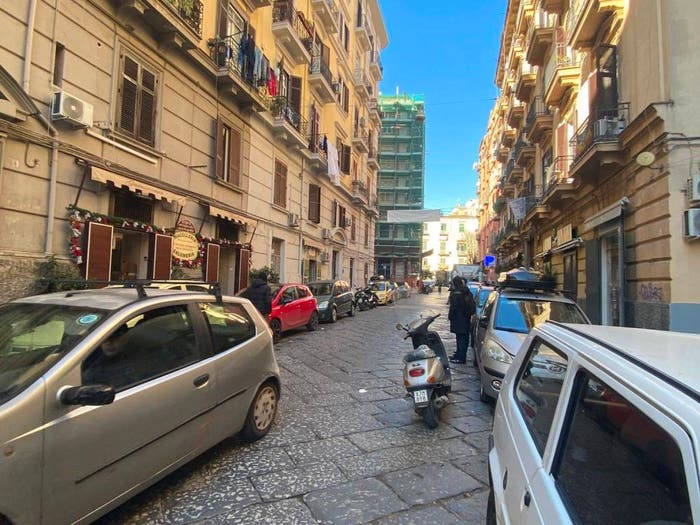 Appartamento con 6 locali in vendita in Via Peppino De Filippo, Tribunali, Napoli