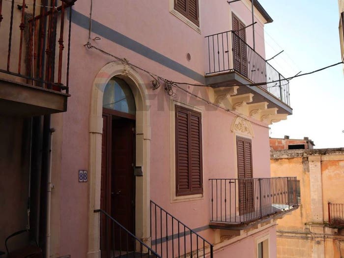 Casa con 5 locali in vendita in Monterosso Almo