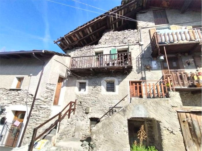 Casa quadrilocale in vendita in località rovarey, Rovarey, Nus