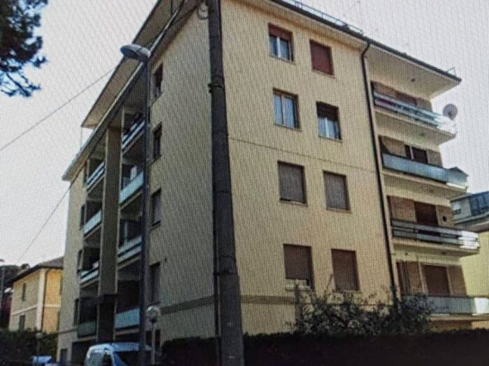 Appartamento con 6 locali in vendita in Via Tolmino, Viale Firenze Paciana, Foligno