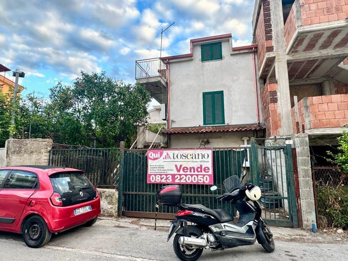 Casa con 6 locali in vendita in Via Brescia, Casagiove