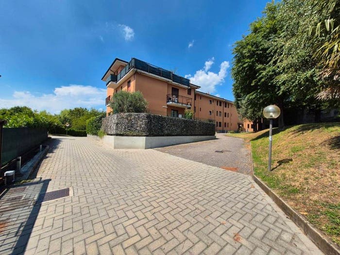 Appartamento trilocale in vendita in VIA FILIPPO CORRIDONI, Arosio