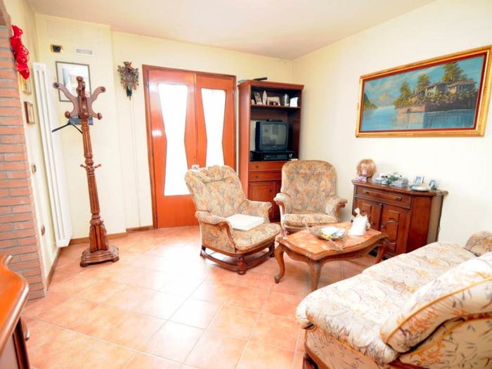 Casa con 5 locali in vendita in Zona Artigianale Revine, Revine Lago