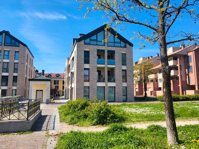 Appartamento quadrilocale in vendita in Via Umberto I, Centro, Arcore