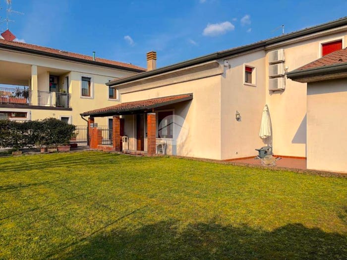 Casa con 5 locali in vendita in Via Roma, Beccacivetta Azzano, Castel d'Azzano