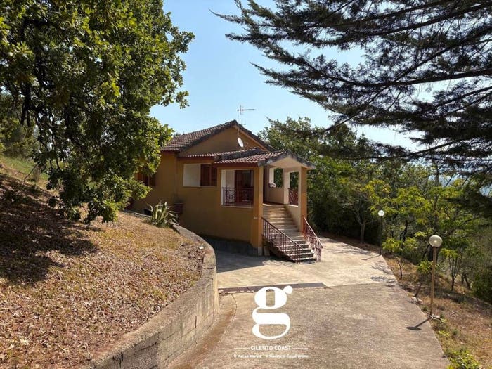 Casa con 6 locali in vendita in via Chiusa del Pero snc, Bivio Acquavella Ponte, Casal Velino