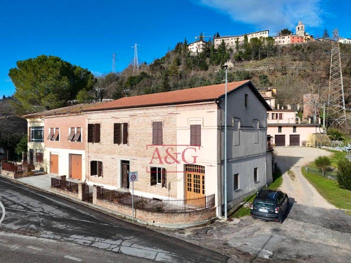 Casa con 6 locali in vendita in Via San Giovanni, Belforte del Chienti