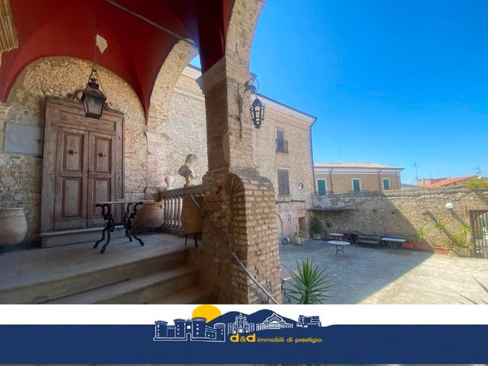 Casa con 6 locali in vendita in Piazza Umberto I, San Martino in Pensilis