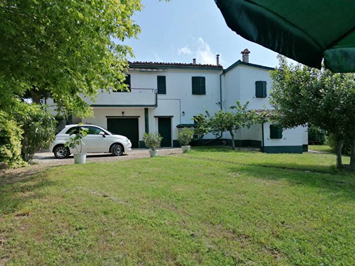 Casa con 6 locali in vendita in Montegiano, Mombaroccio