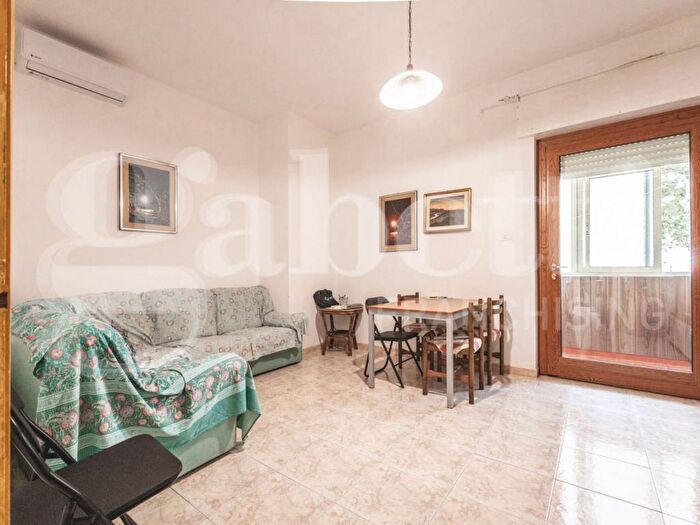 Appartamento con 6 locali in vendita in Via Piovella sn, Monte Claro, Cagliari