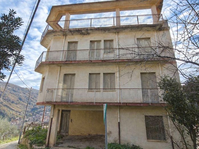 Casa con 6 locali in vendita in Contrada Plaio, Centro, Tortorici