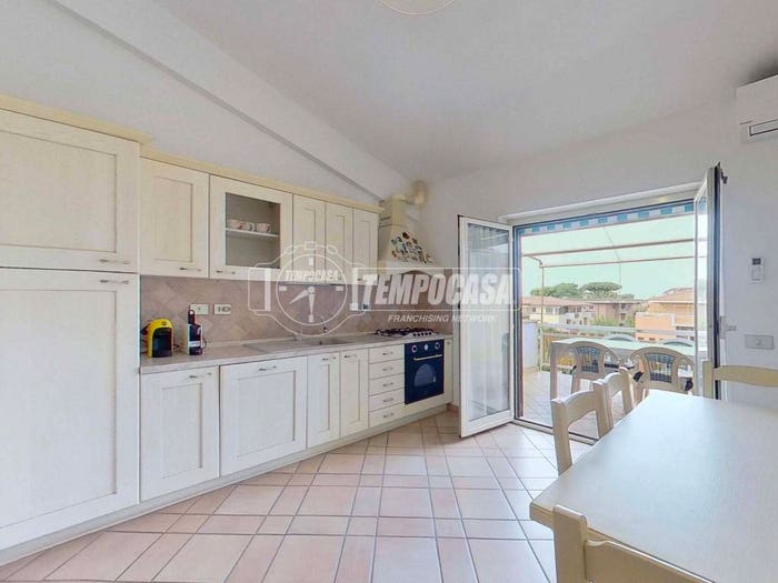 Appartamento trilocale in vendita in Via SATURNO PALAZ, Marina di San Nicola, Ladispoli