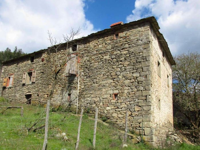 Casa con 6 locali in vendita in Fraz Carda, Carda, Castel Focognano