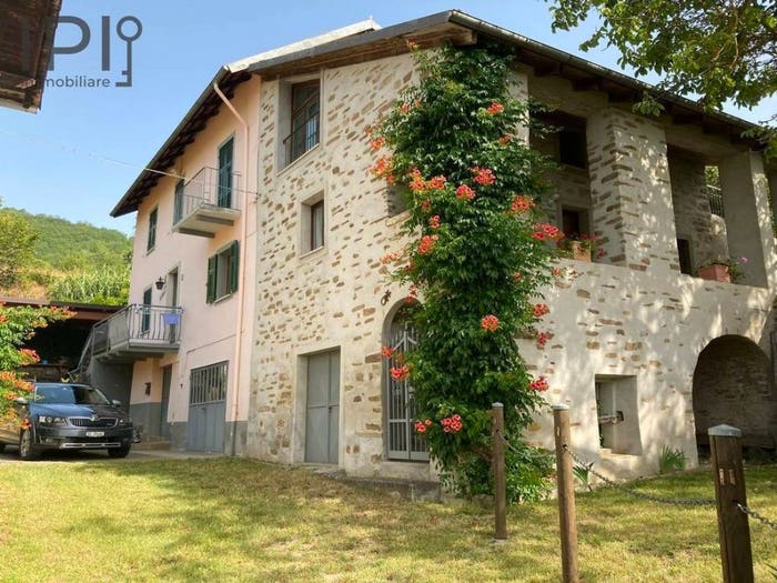 Casa con 6 locali in vendita in Reg Oltrebormida, Ponti