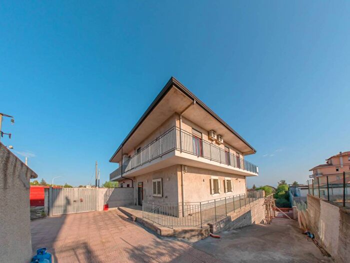 Casa con 6 locali in vendita in Via Sandro Botticelli, Villaggio Del Pino Le Ginestre, Belpasso