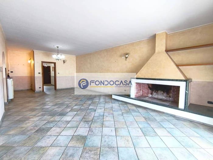 Casa con 6 locali in vendita in via casicalvi, Centro, Poggiardo