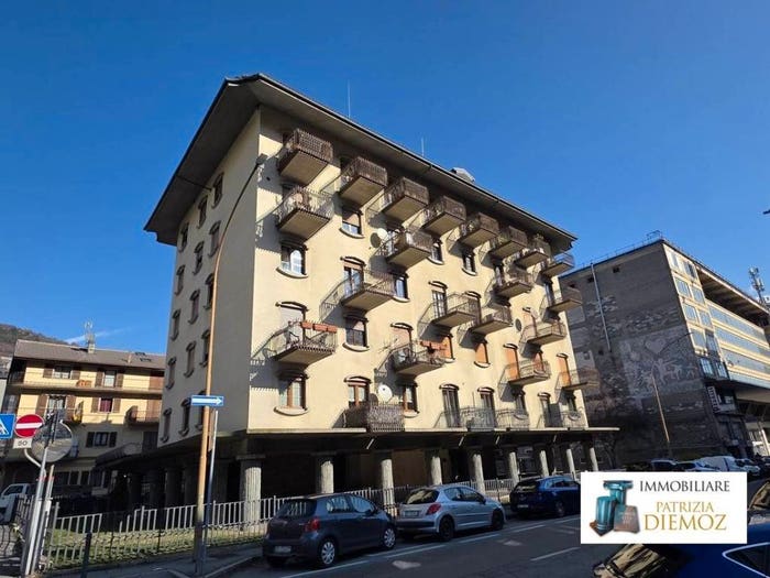 Appartamento con 5 locali in vendita in Via Chambéry, Centro, Aosta