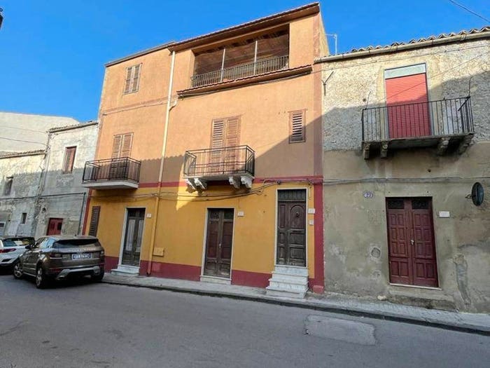 Casa con 6 locali in vendita in Campobello di Licata