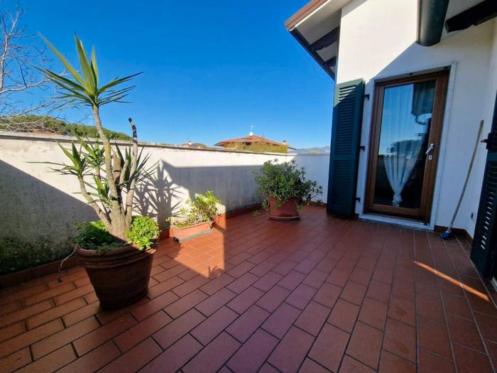 Casa con 6 locali in vendita in Via Bassagrande, Marina di Carrara, Carrara