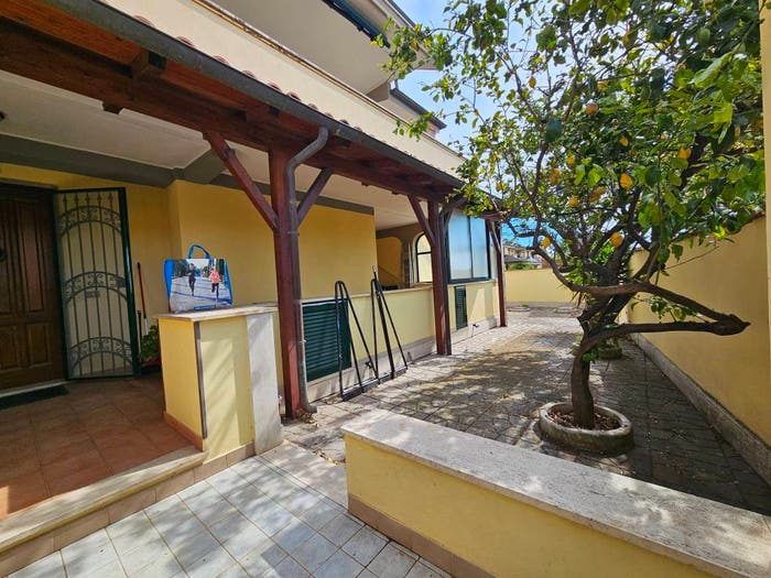 Casa con 6 locali in vendita in Via Oceano Atlantico, Torvaianica Alta, Pomezia