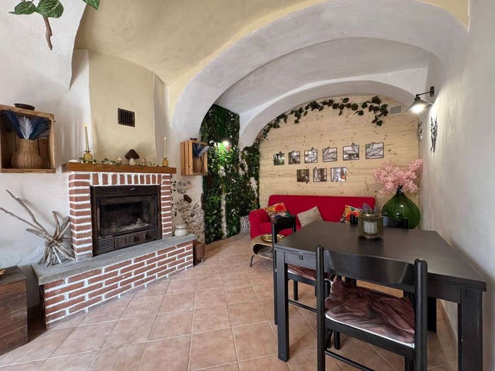 Casa quadrilocale in vendita in Frazione Battai Martra, Paesana