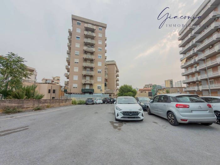 Appartamento bilocale in vendita in Via Papa Paolo VI, Acquasanta, Palermo