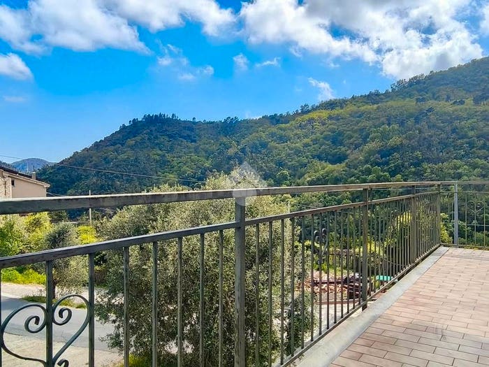 Appartamento con 5 locali in vendita in Località Via Costa, Vezzi Portio