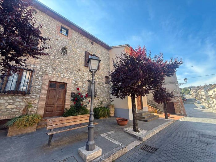 Casa con 6 locali in vendita in Piazza Carlo Alberto, Centro, Fabro
