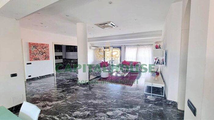 Appartamento con 5 locali in vendita in Via Bramante, Caserta