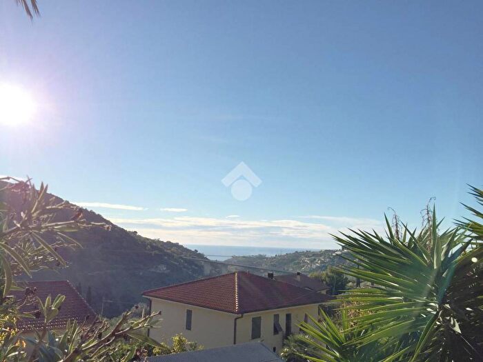 Appartamento trilocale in vendita in Via ciossi, Due Strade, Bordighera