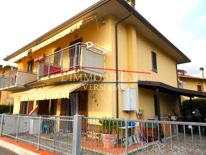 Casa con 6 locali in vendita in Via Marina Vecchia, Puliche, Massa