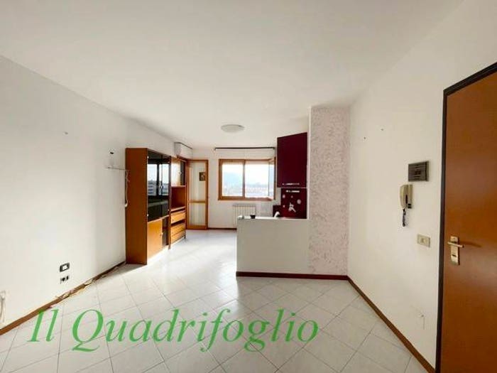 Appartamento quadrilocale in vendita in Via dei Gobbi, Pistoiese Borgonovo, Prato
