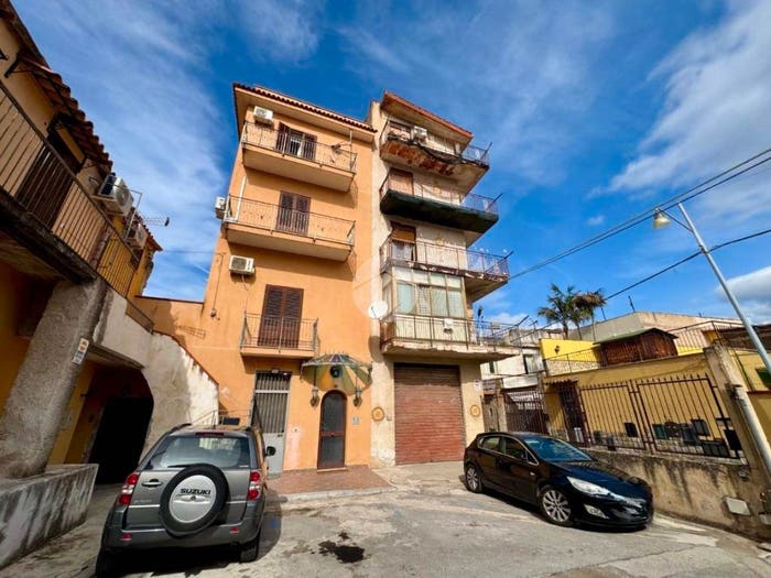 Appartamento trilocale in vendita in Via Maio Biondo, Santicelli, Palermo