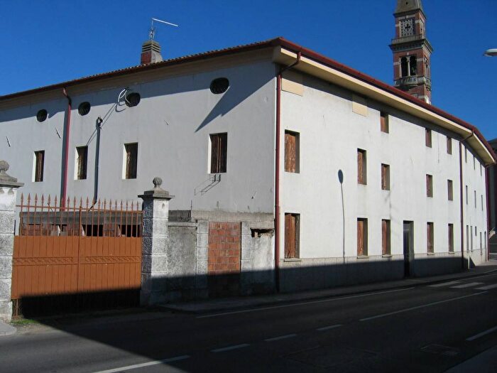 Casa con 6 locali in vendita in Piazza Giulio Cesare, Centro, Gonars