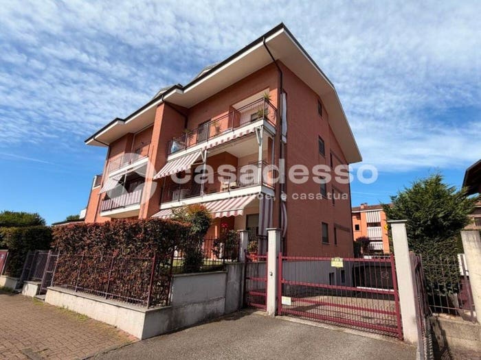 Appartamento con 6 locali in vendita in Via Martiri delle Foibe, Centro, Leinì