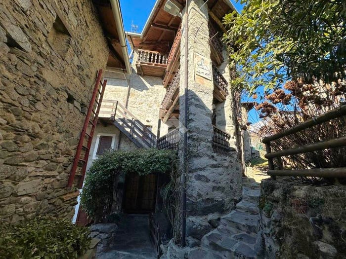 Casa quadrilocale in vendita in Via Cà di Agri, Ardenno