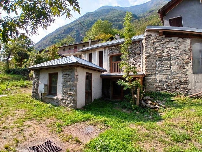 Casa quadrilocale in vendita in Frazione Echallod Inferiore, Echallod, Arnad
