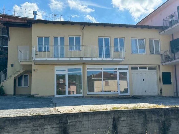 Appartamento trilocale in vendita in Via Luigi Delfino, Centro, Millesimo