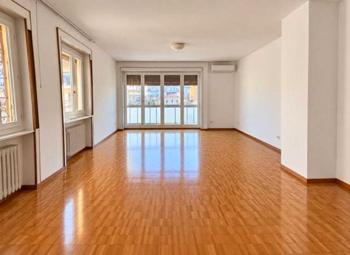 Appartamento quadrilocale in vendita in Via Antonio Ghislanzoni, Stazione, Bergamo