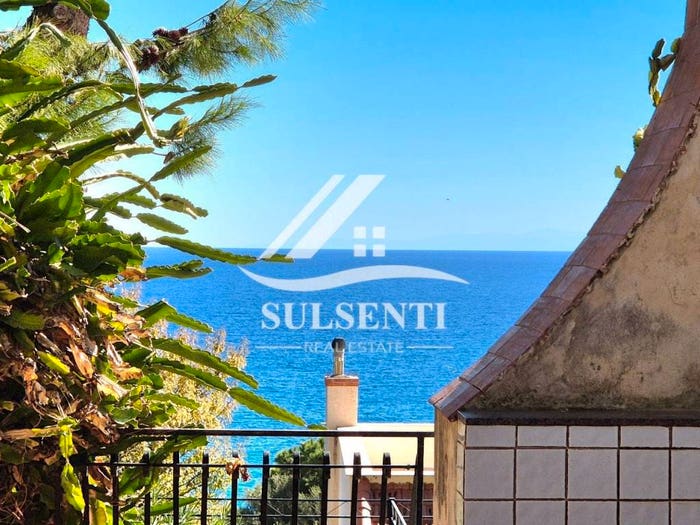 Casa con 6 locali in vendita in Lungomare Cristoforo Colombo, Vergine Maria, Palermo