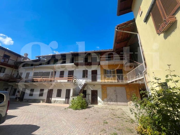 Casa con 6 locali in vendita in via dietro castello, Centro, Pavone Canavese